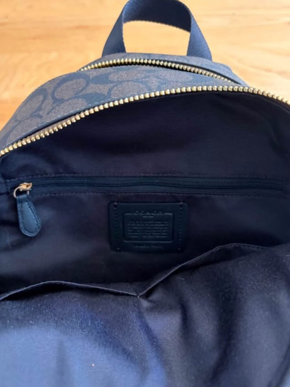 Coach Court Backpack in Signature Canvas - Picture 2 of 4